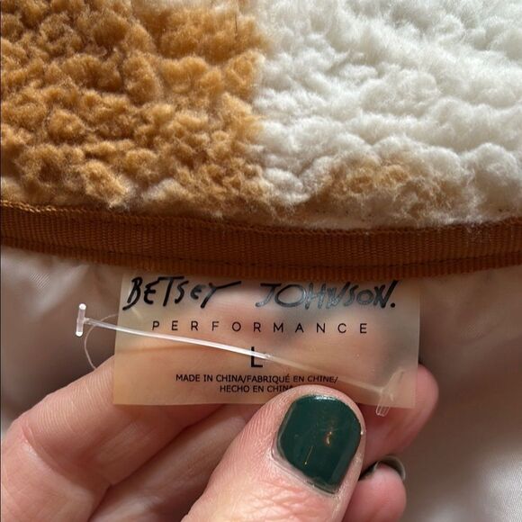 Betsey Johnson Cozy Tan and Cream Cow like print Sherpa Jacket - Picture 8 of 14